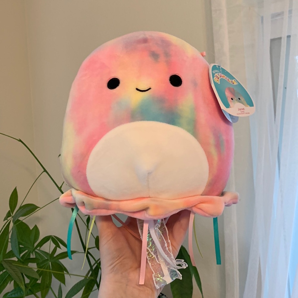Janet Squishmallow jellyfish 8”